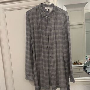 J. Jill Black and White Patterned Collared Button Shirt